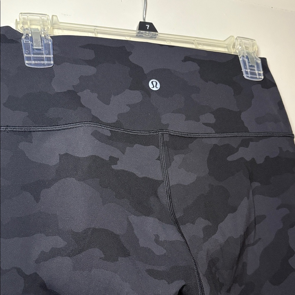 NEW Lululemon Wunder Under High-Rise Tight 25" Luxtreme Heritage 365 Camo size 8 - Picture 4 of 6